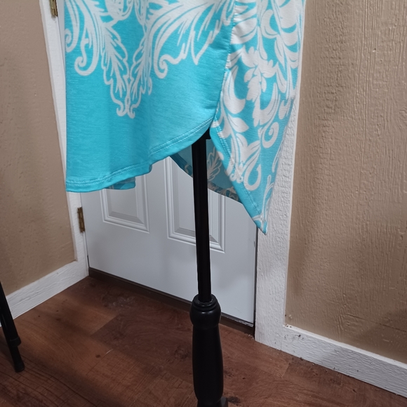 NWOT-Beautiful Top - Picture 4 of 4